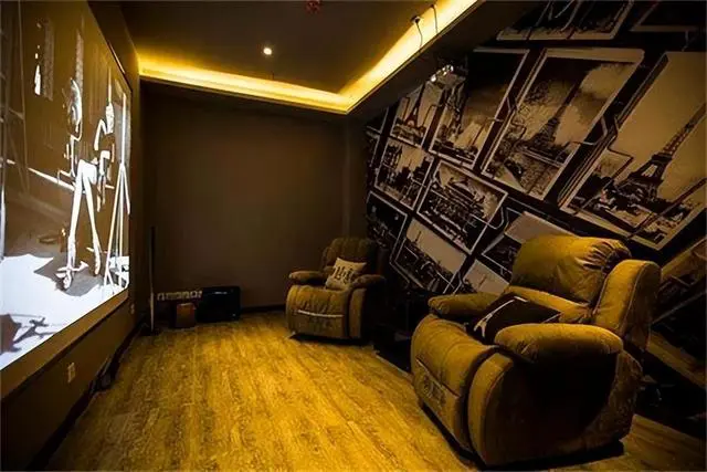 私人影院暗藏服务，大尺度被曝光，老板：亲嘴、摸胸都是学生妹-吃瓜网